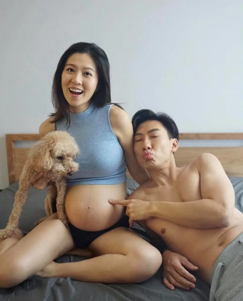 太太的肚子一日一日大,兩公婆當然要拍照留念。