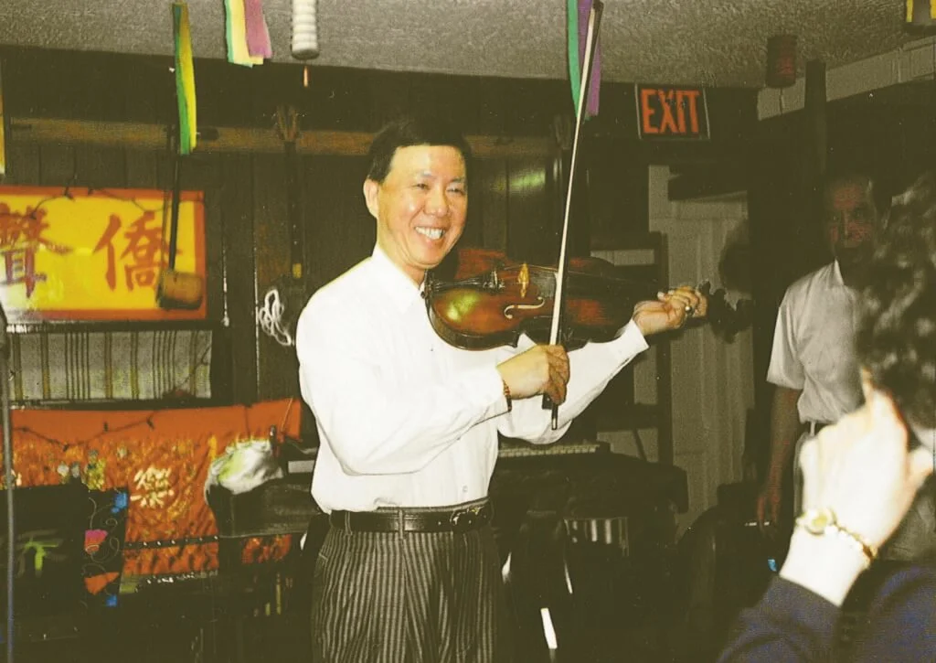 尹光能填詞，亦懂得拉小提琴，後來又學二胡。