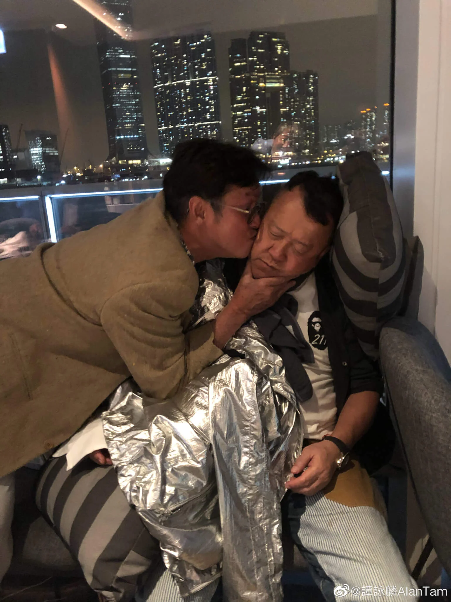 001s3sf0gy1gpk45c32z7j62c0340e8102