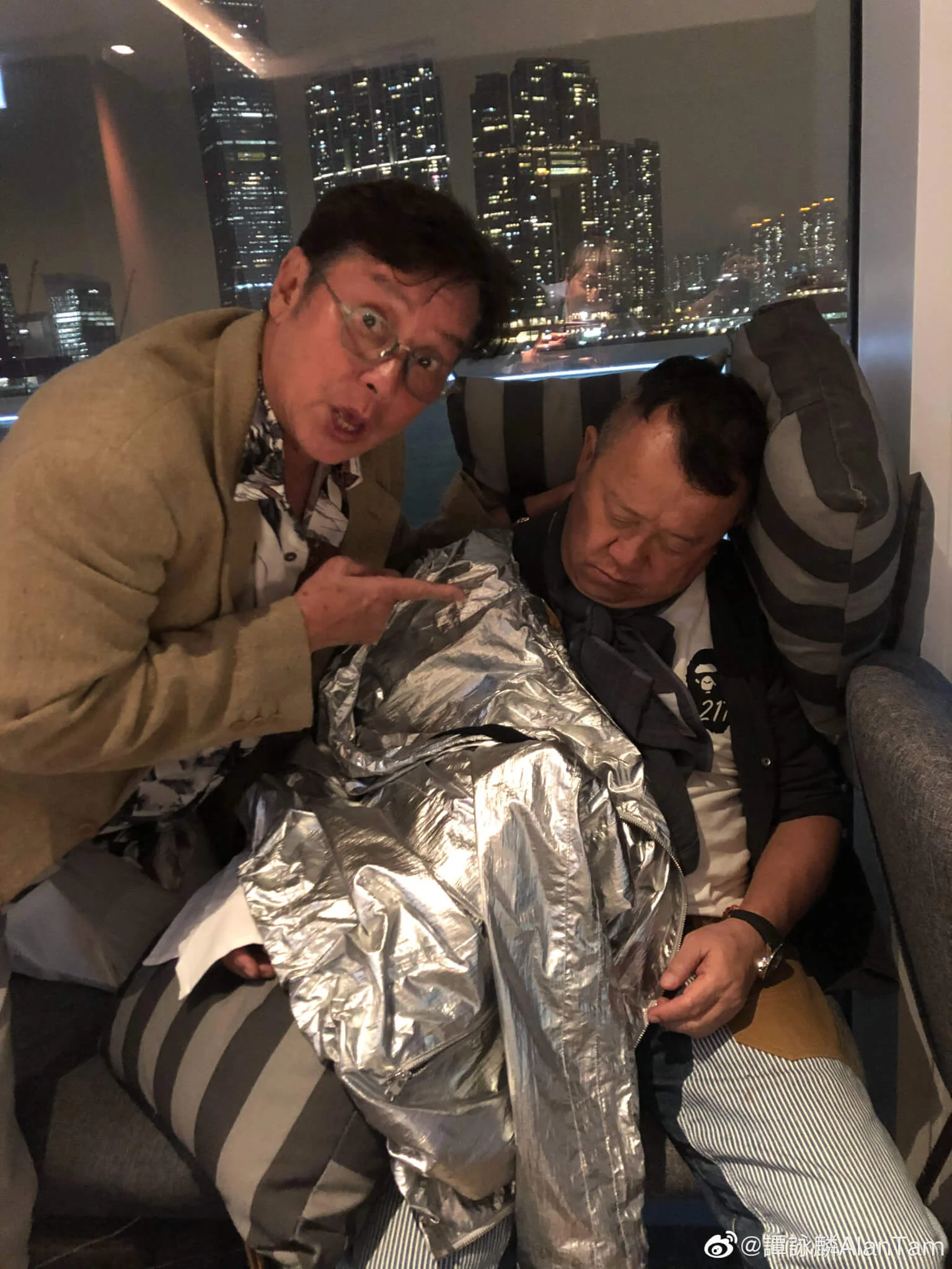 001s3sf0gy1gpk45e0869j62c0340e8102