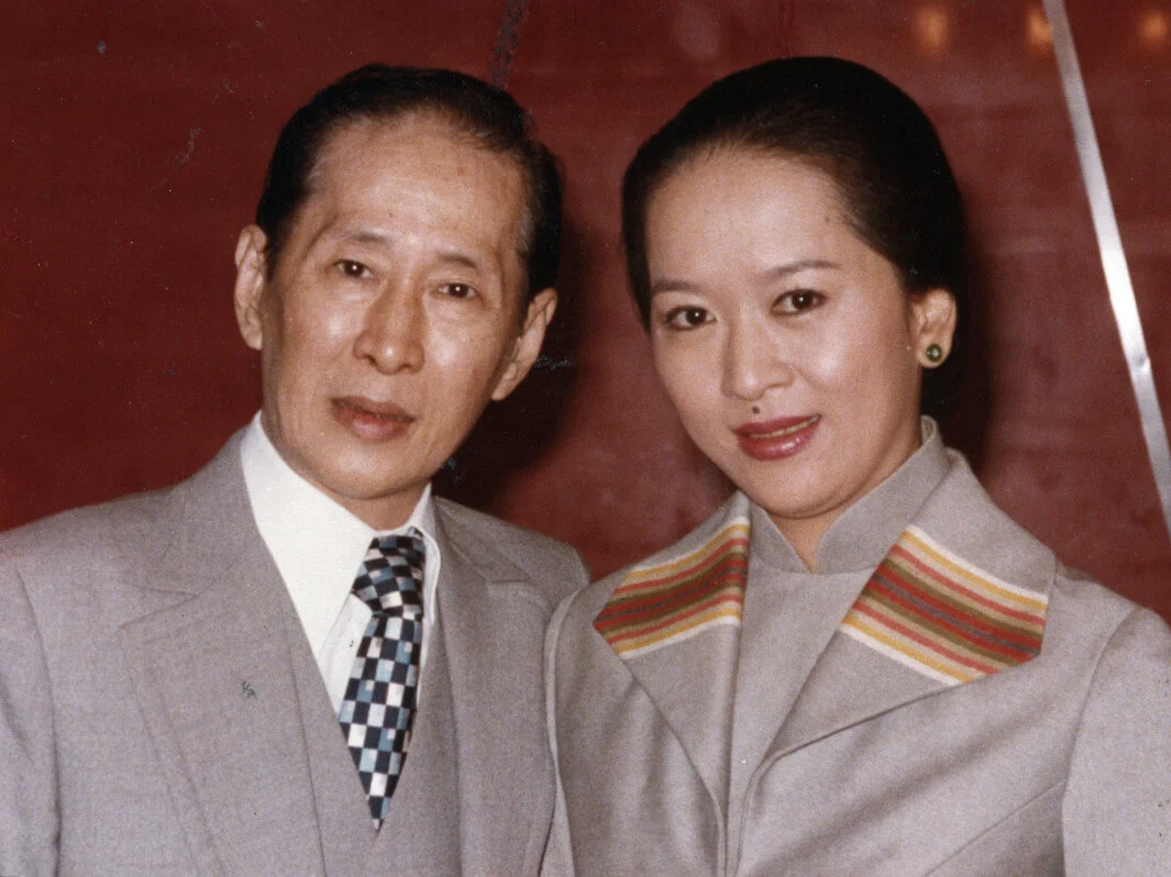 當年今周 1997年4月21日新馬師曾逝世祥嫂靈堂上演 搶屍 本地 明周娛樂