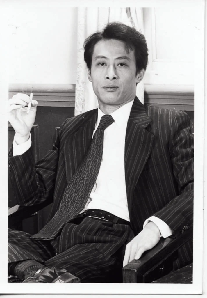 棠哥早年煙癮甚大，後期為保持身手露活決定戒煙。