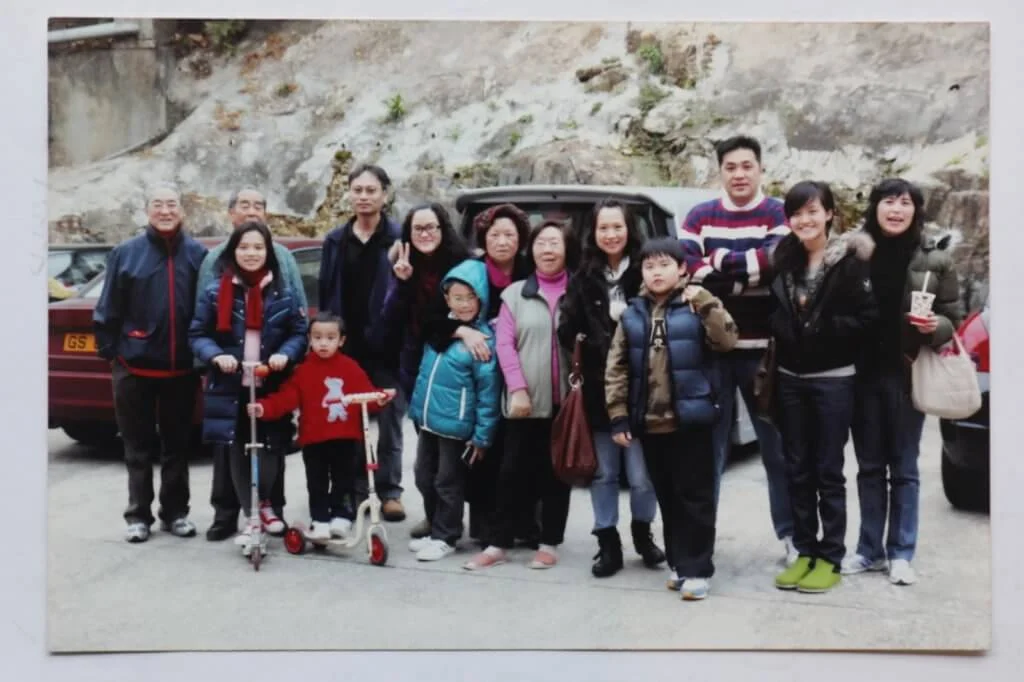 周驄叔和太太有三女一子，這張難得的全家福是最珍視的照片。