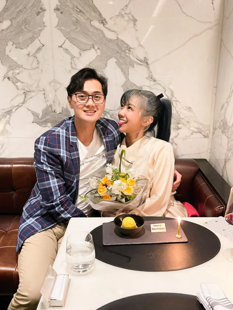 拍拖周年紀念日子當然要好好慶祝一下,花及蛋糕絕對不可缺少。