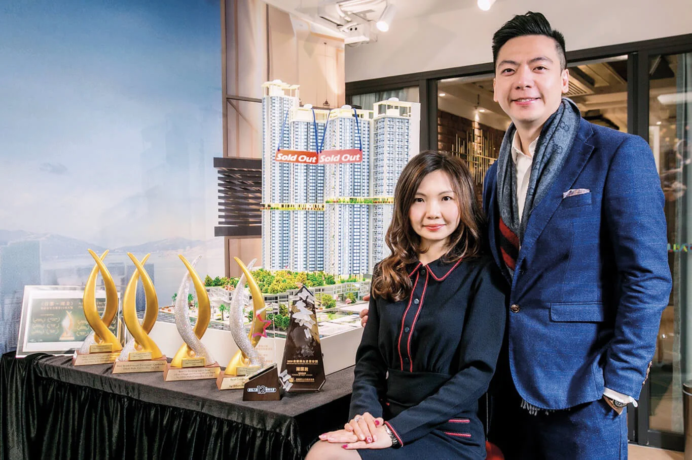 金鏗集團地產項目首都•國金創辦人及執行董事陳潔盈（左）、金鏗集團地產項目首都•國金創辦人及主席李駿機博士（右）