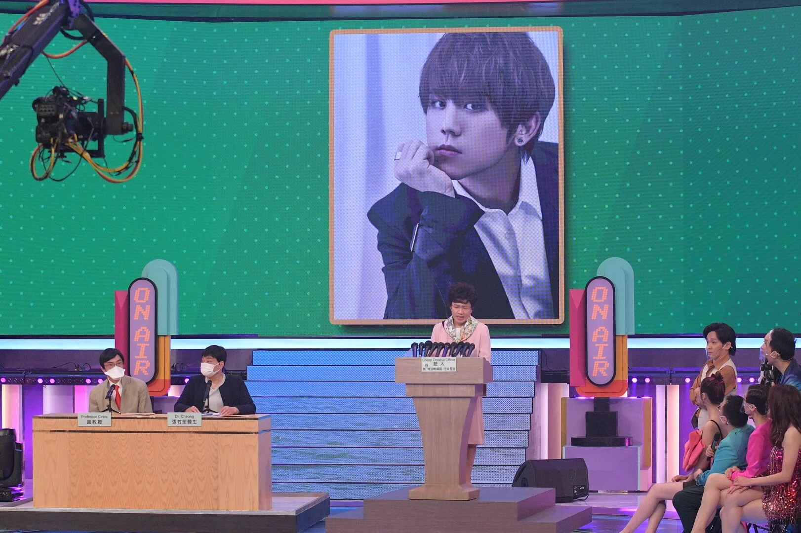 志偉曾經致電ViuTV高層魯庭暉，希望邀請姜濤亮相無綫節目，卻被拒絕。