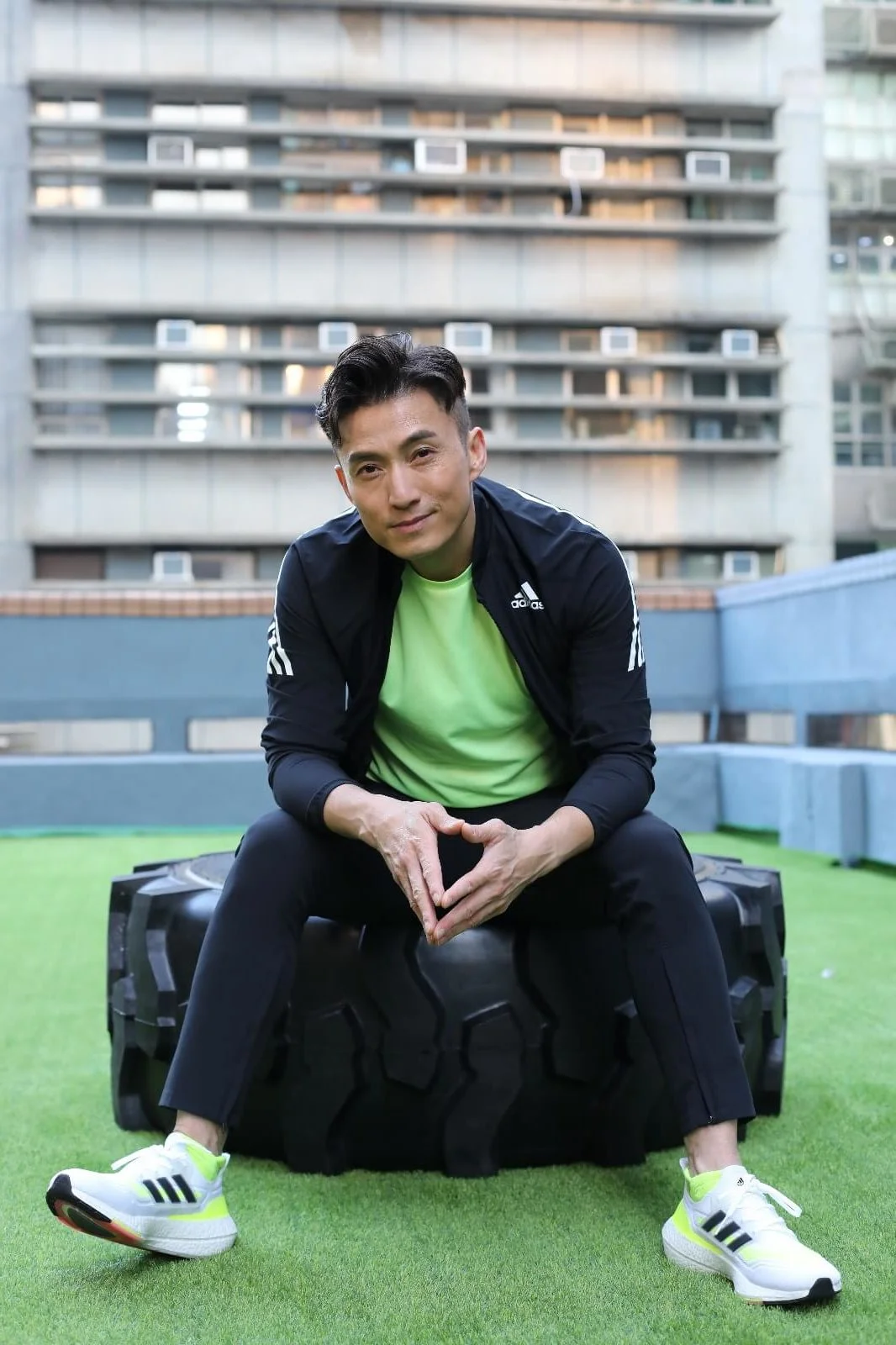 一手一腳照顧囝囝起居飲食，令太太對他完全另眼相看。