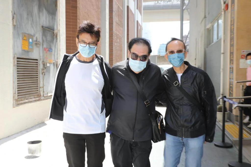 鄭則士、龍天生和黃栢文視王鍾為恩師。