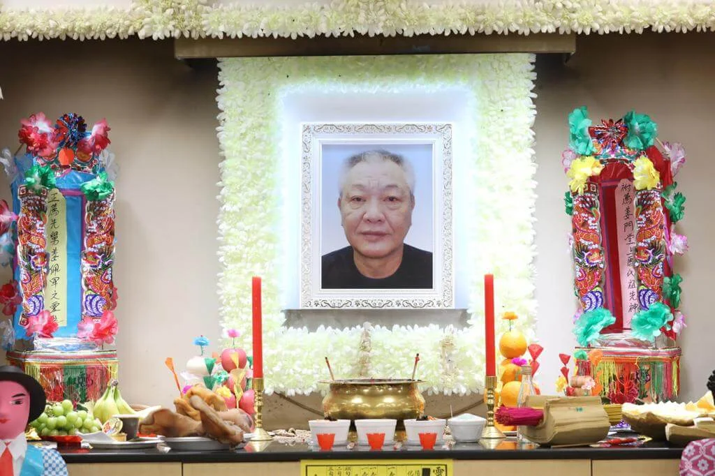 王鍾沒有結婚也沒有子女,喪禮由外甥張學文主持。