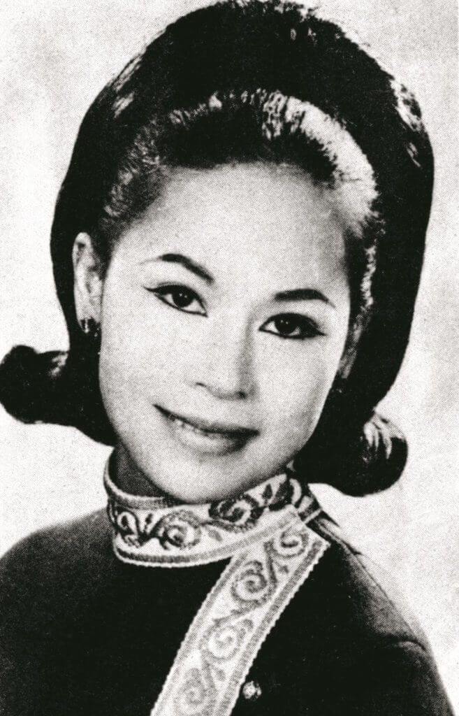 年輕時的黃夏蕙，曾到電影公司考演員，做特約演員為主。