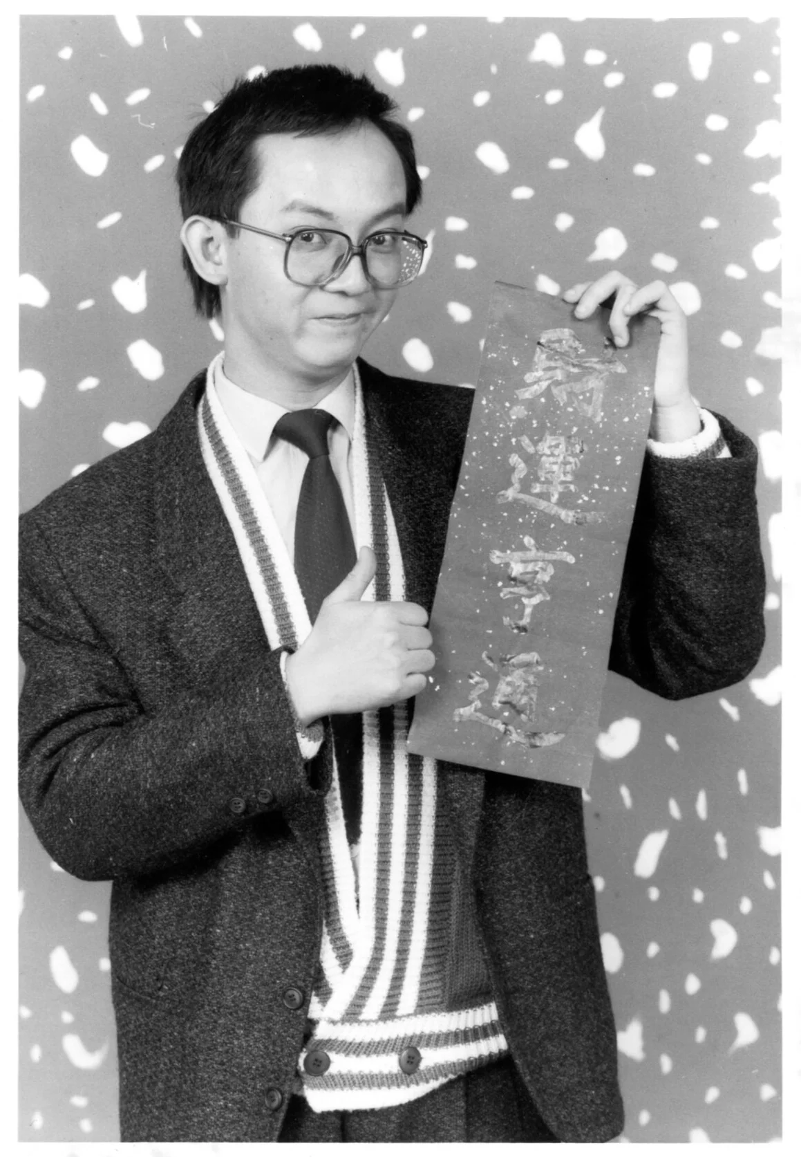 【龍天生專訪2】56歲戴四方帽 酒廊識太太 身教兒子入大學 - 本地 Shall We Talk (影片) - 明周娛樂