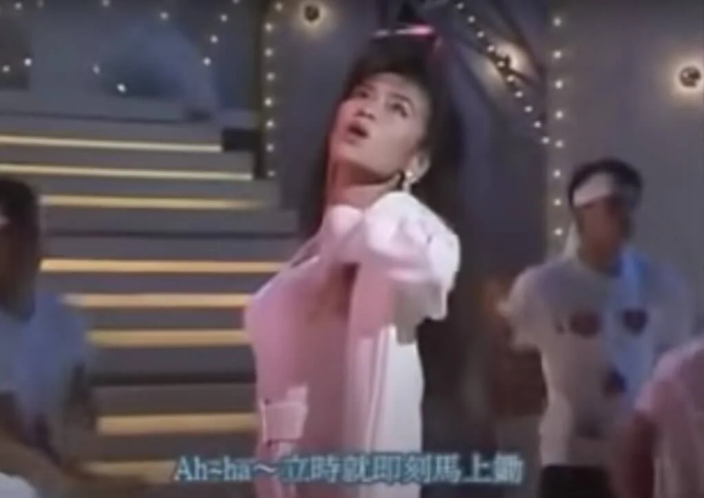 吳麗珠在《歡樂今宵》的《金像獎歌曲頒獎典禮》扮鄺美人(雲),維肖維妙。