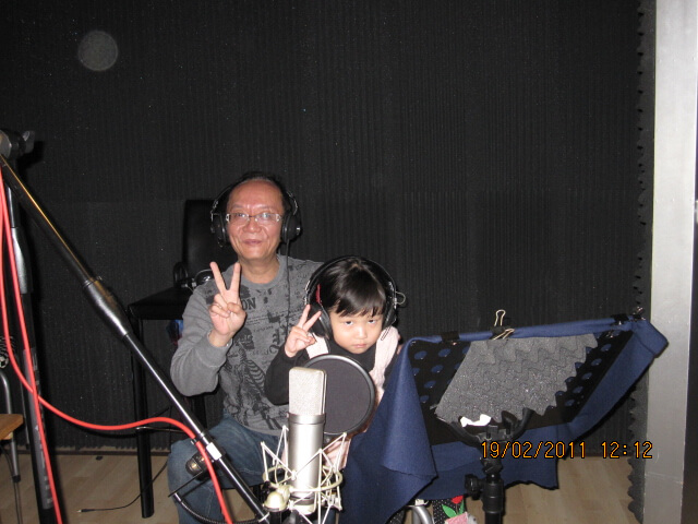 龍天生與小朋友做配音工作