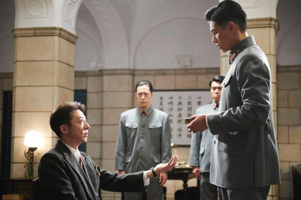 高橋一生的角色代表在極權下堅守普世價值的人