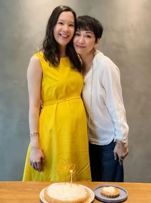 余安安的大女最近懷孕,她即將做外婆。