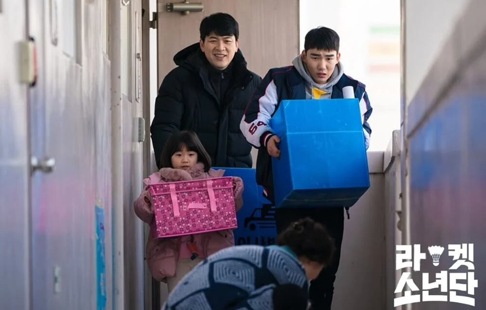 金相慶飾演陳俊翔的父親,是羽毛球教練,因為替朋友做擔保而欠債,連租金也付不起要被迫遷。