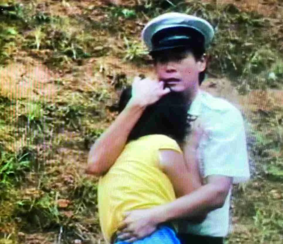 他本來只是載她去拿當晚在學校舉行的畢業舞會的禮服，但一路的風雨，卻改變了二人之後的命運。對她，這像一個夢。對他，這卻是殘酷現實的開始。