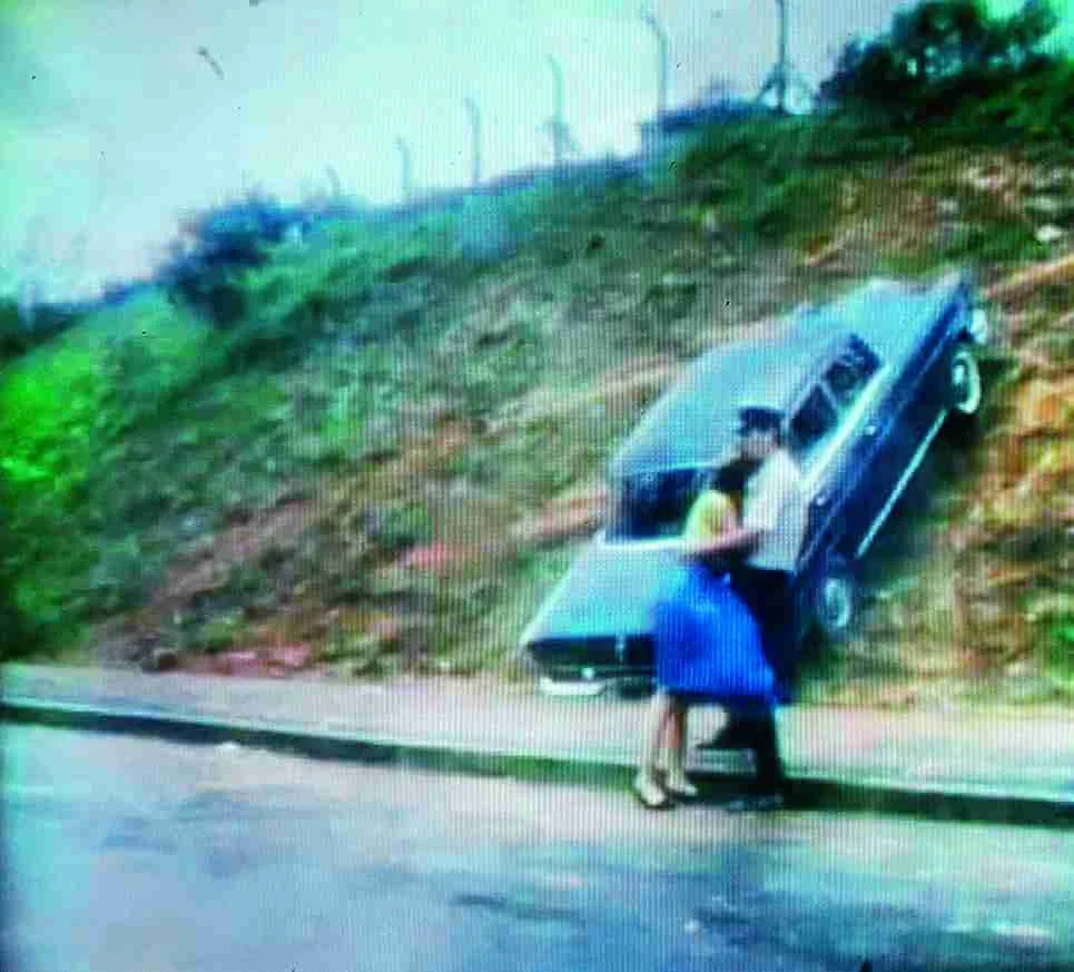 未成年千金小姐與年輕司機的「雲雨情」與「暴風雨」如何扯上關係？文學意象便要被轉化成具感染力的影象，編導杜琪峯把汽車轟立在路中心，乃一舉兩得，是交通意外，也是情慾意外。