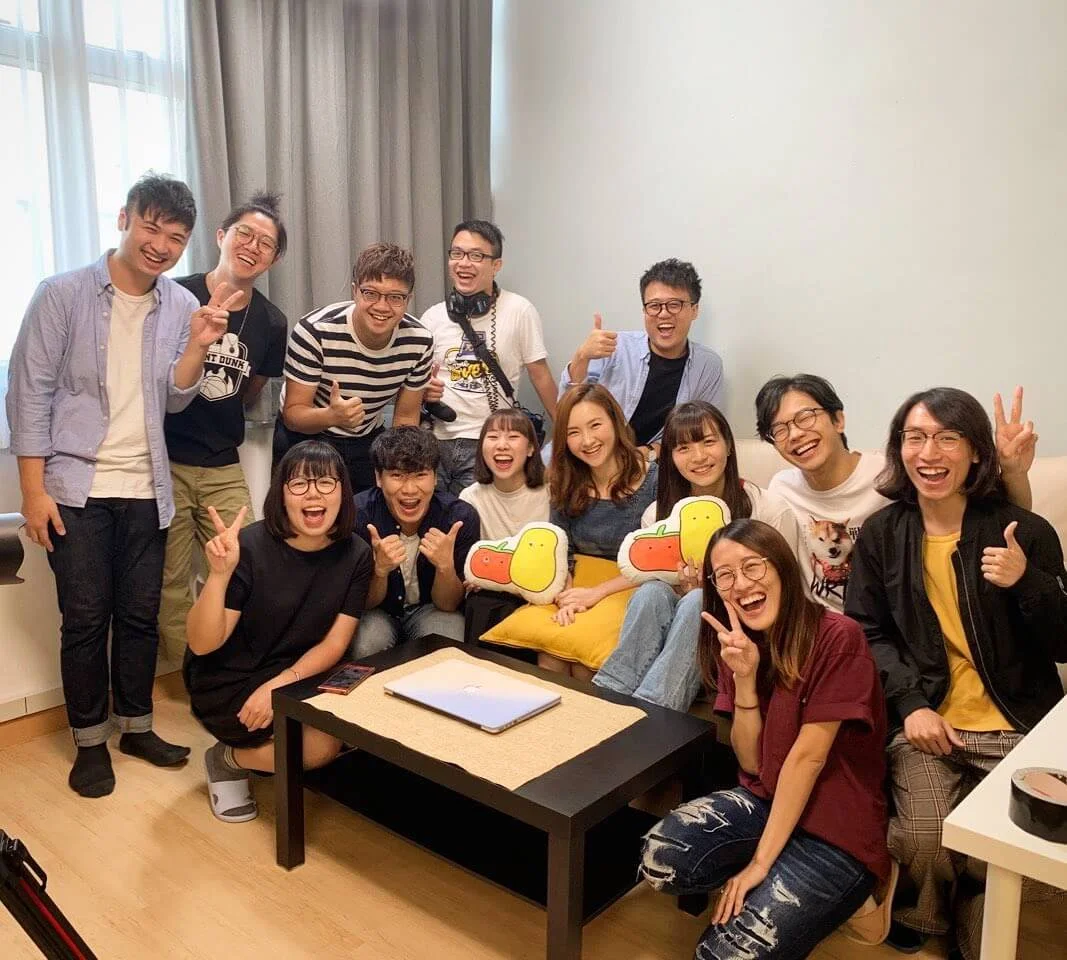 「小薯茄」是本港一個網上短片製作團隊,大部分出身於香港浸會大學電影系,拍攝的短片主要以幽默及引起共鳴為主。