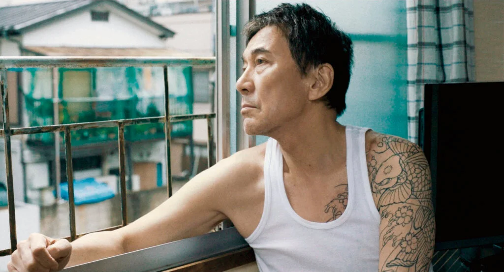 日本影帝役所廣司在《東京蒼穹下》中扮演的釋囚,像滿身稜角的野獸,演出自然奔放。