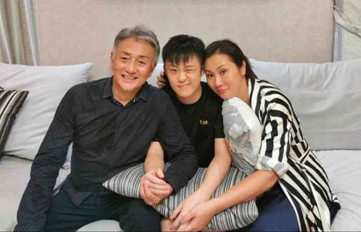 吳岱融搬到新加坡,為了多點見到兒子。