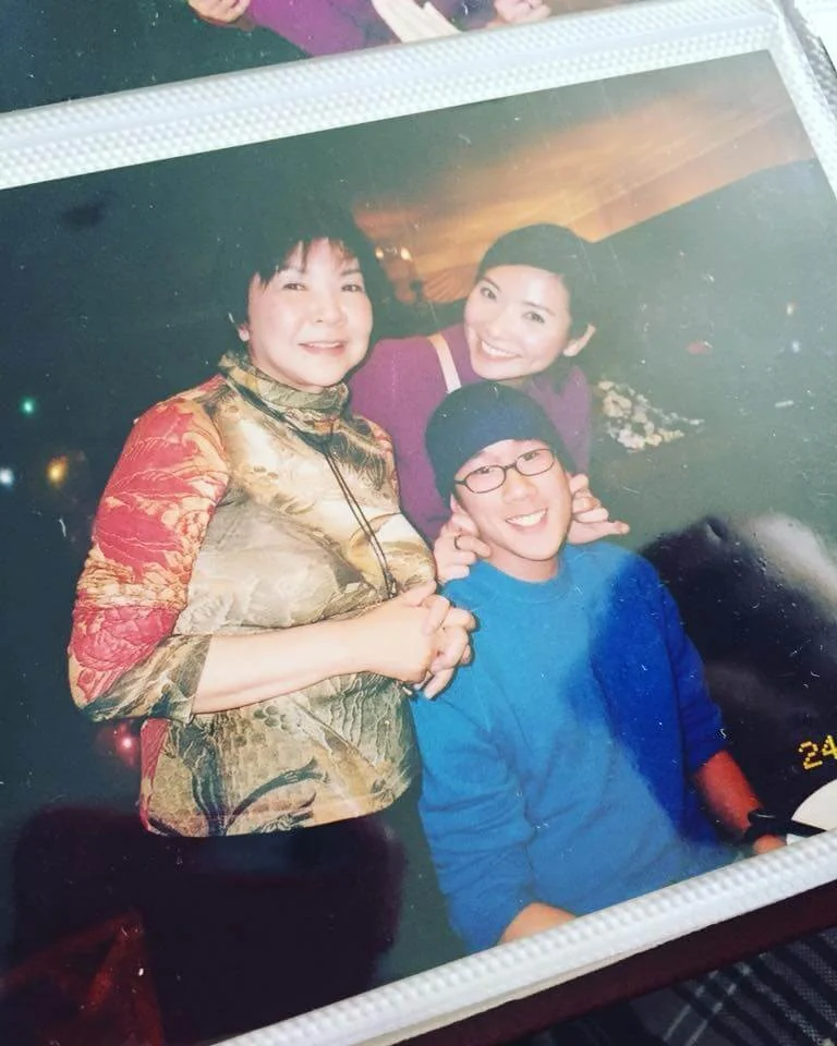 車婉婉跟母姓,母親是拍過粵語片的車綺芬,她有哥哥和弟弟。