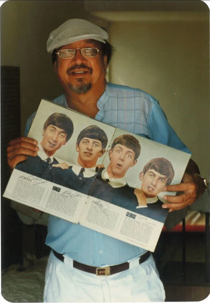 第一本集齊披頭四成員簽名的《Fabulous》雜誌