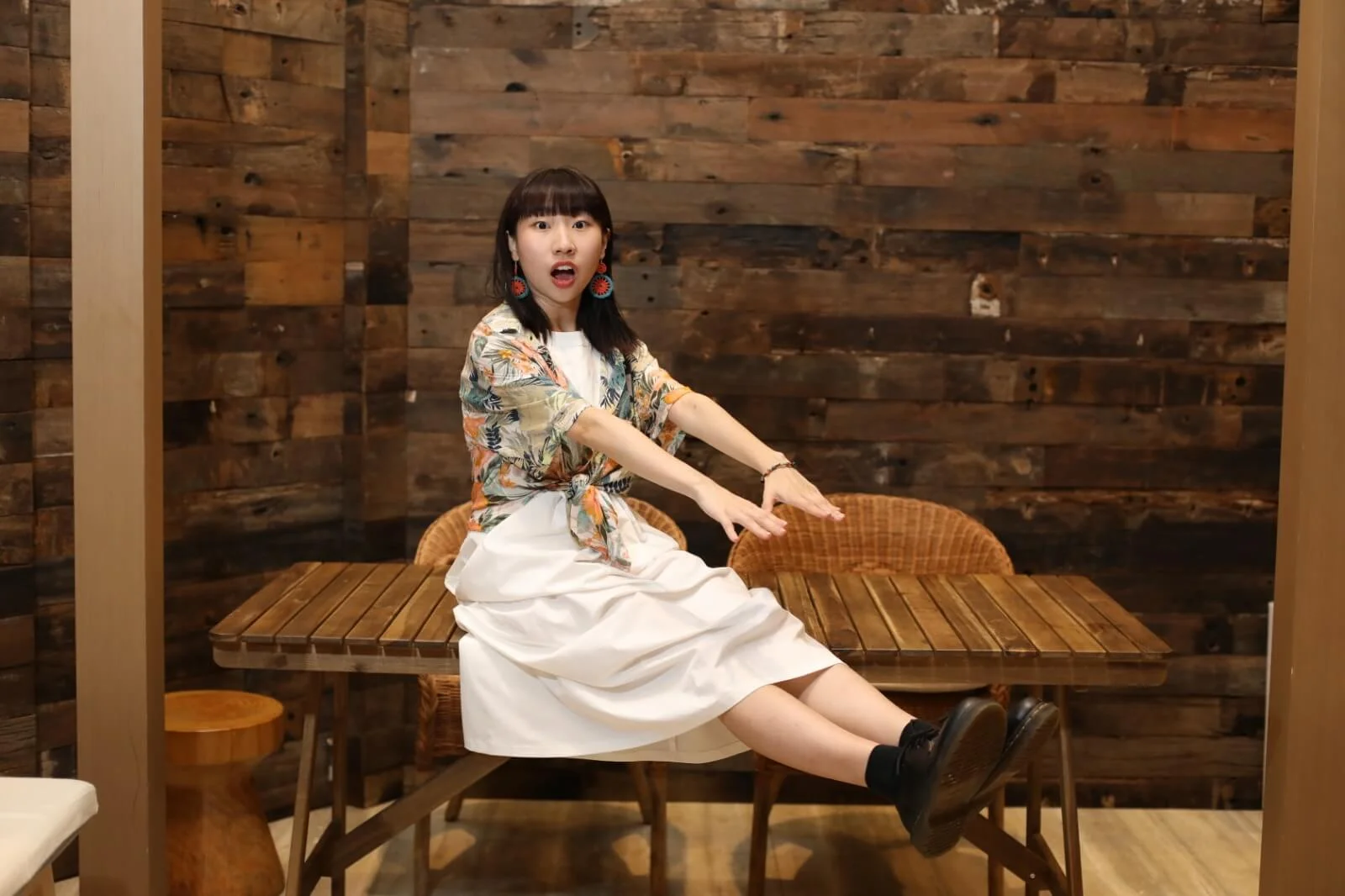 麗英稱向來都不是行典型美女路線,更自封「全死角美少女」。