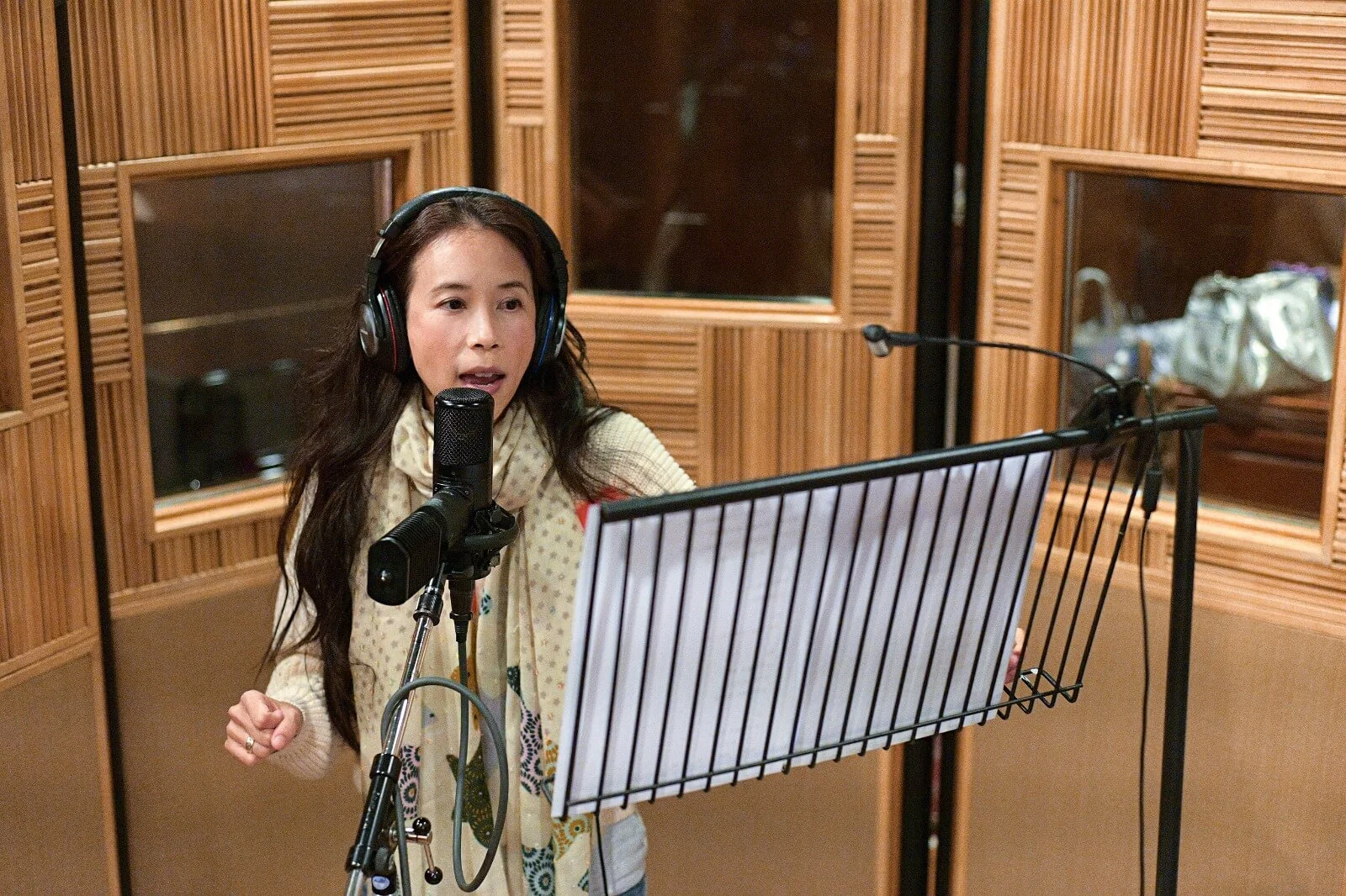 Karen是首位奪得金曲獎「最佳國語女歌手獎」、金曲獎「最佳國語專輯獎」的香港女歌手,亦是首位兩度奪得「金曲歌后」的香港女歌手。