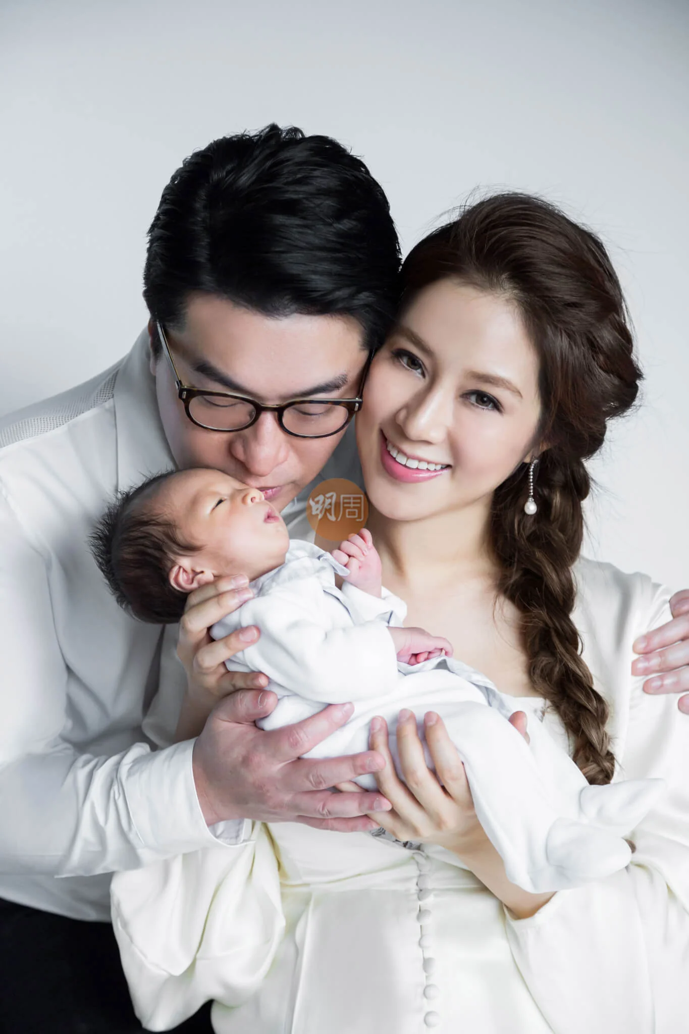 當年今周 07年7月17日 千億新抱 徐子淇誕金豬女四叔李兆基派千萬利市給員工 本地 明周娛樂 當年今周 07年7月17日 千億新抱 徐子淇誕金豬女四叔李兆基派千萬利市給員工 本地 明周娛樂