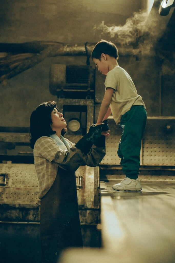 吳君如大讚這位天諾小朋友是個可愛寶寶，戲中天諾飾演小童版蘇樺偉。