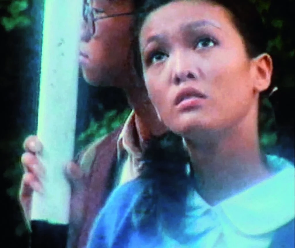 鄭裕玲演出《輪流傳》的十七八歲少女時，約二十二、三之齡。一臉稚氣，使她所扮演的灰姑娘更惹人憐愛。有說這角色原本屬意與李司棋、黃韻詩、森森（鍾玲玲）、李琳琳同代的汪明荃，想像一下阿姐的清麗與堅韌，如果她是黃影霞，也是不作他人想。