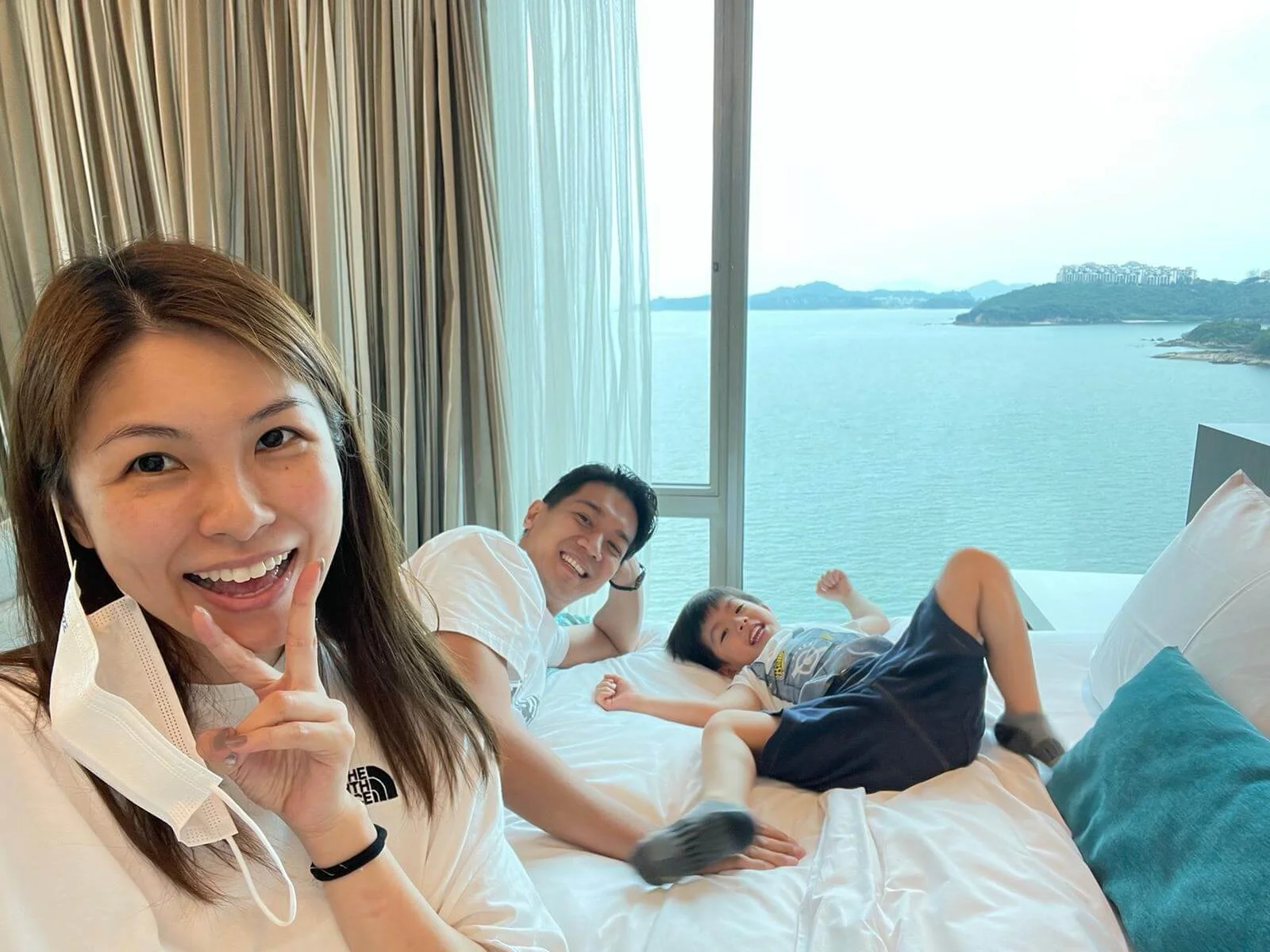 雖然不能旅行，但閒時一家三口都會staycation。 