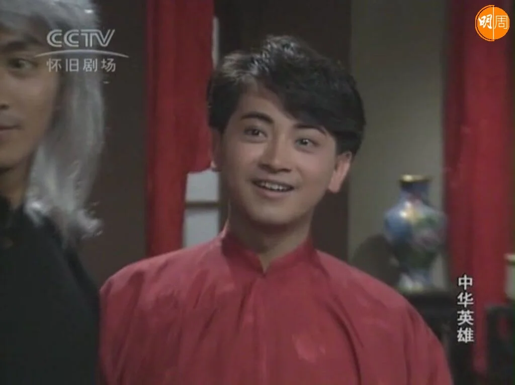 《中華英雄》出演華劍雄,與何家勁有不少對手戲,當年可以做這個角色惹來不少亞視中人羨慕。