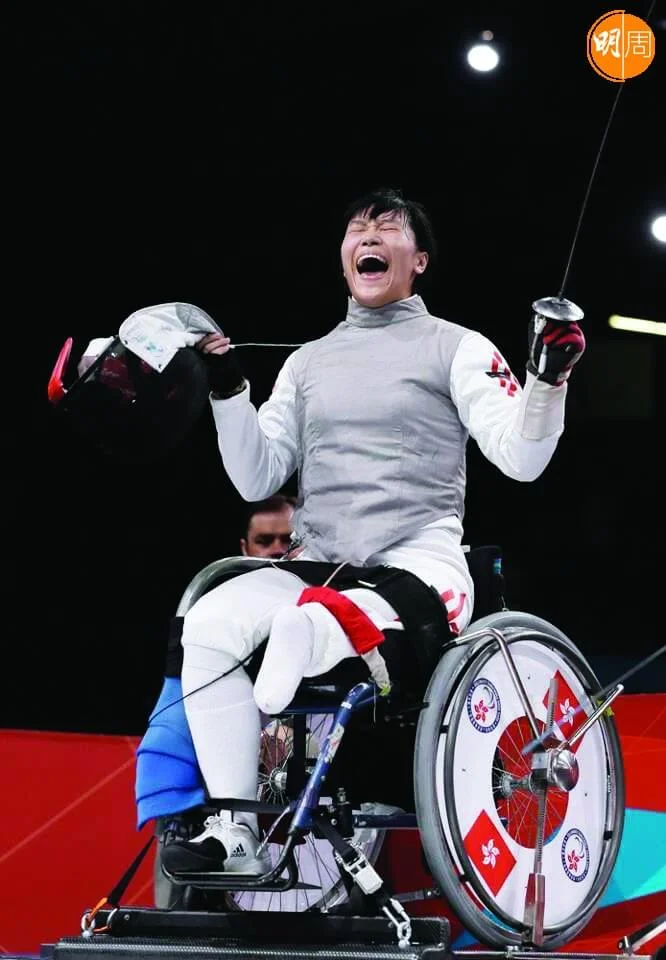 花劍項目,翠怡勝出比賽後表現興奮。