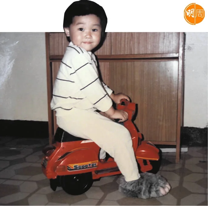 小時候的翠怡臉圓圓的,是個可愛的小女孩。