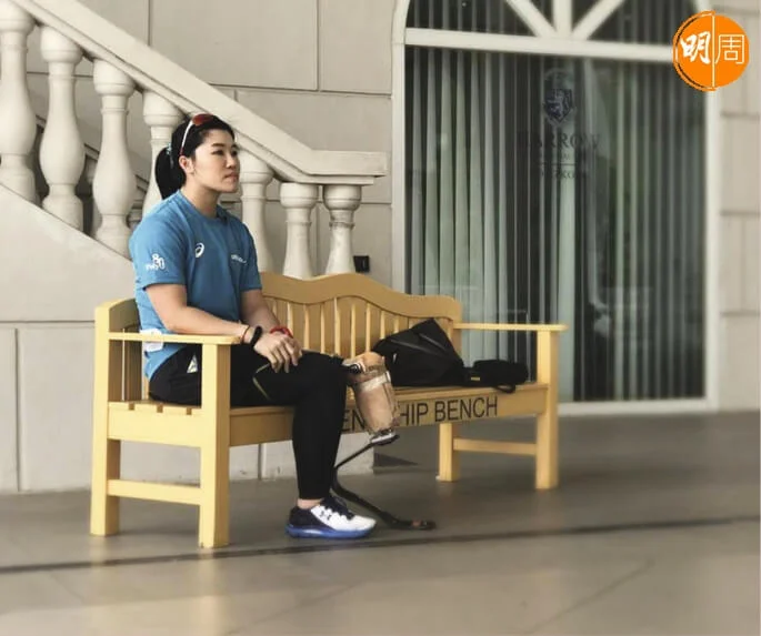 為了能夠跑步,翠怡特別訂製了刀片腳。