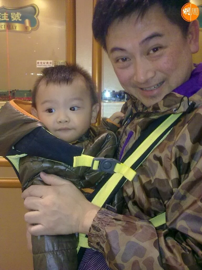 羅頌華婚後育有一子,現在已十歲,他說兒子不似他愛畫畫,反而夢想是做發明家。