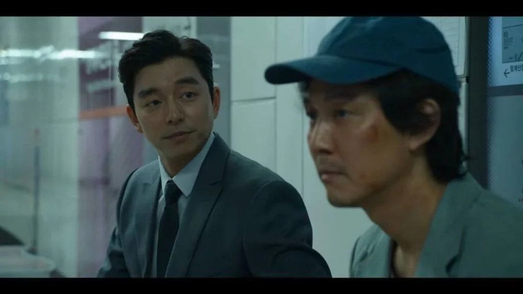 孔劉飾演地鐵中的神秘人,遊說李政宰參賽。