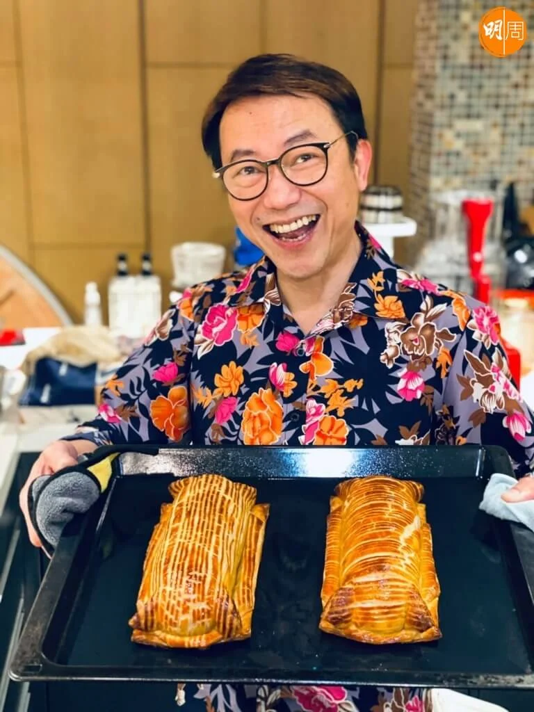 Ricky有段時間愛穿花恤衫，綽號花衫大少。