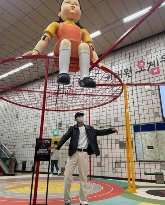 劇集大熱之下推出主題遊戲區,魏河俊也親到現場打卡。