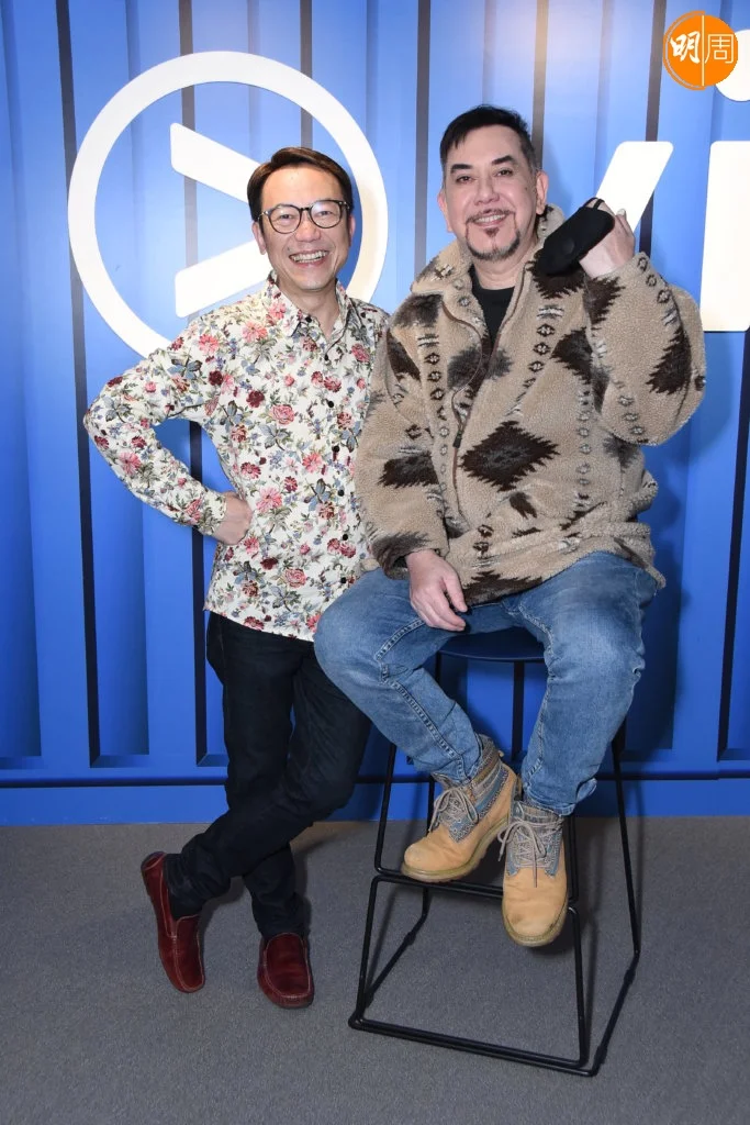 Ricky其中一位熟客是黃秋生，兩人曾一起主持ViuTV節目。