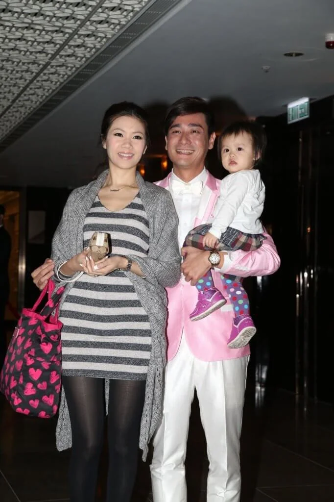 李忠希感激太太不離不棄，一○年決定買樓結婚。