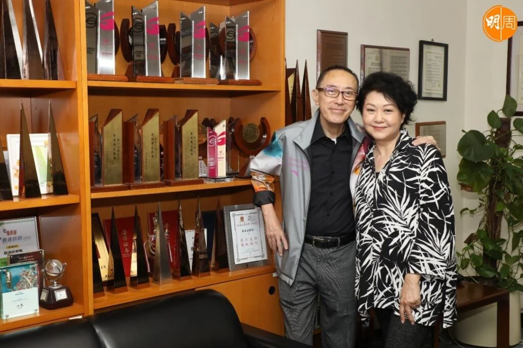 毛俊輝大讚太太胡美儀是他的天使，對他照顧得無微不至。