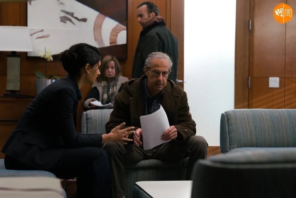 少有不再光頭示人的史丹利杜茨,飾演的喪妻災難受害者,同樣演出有驚喜。