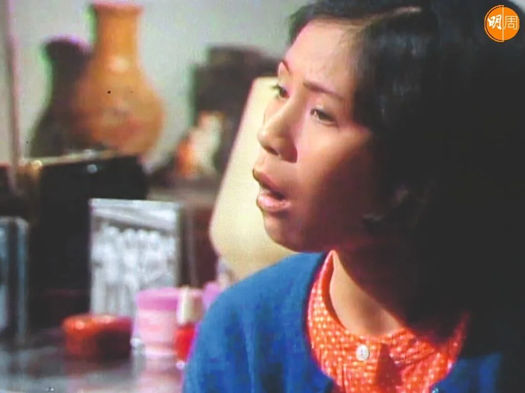 「我好臭檔㗎！」一副解文意上身的口脗，但抵不住翟粵生一問「你點解要對大眼仔好臭檔唧？」陳婉嫻馬上不打自招：「唏！我都話過我唔識同男仔做朋友㗎咯，我自己冇用囉，樣樣嘢驚青囉，你哋啦，又唔理我又笑我。」害義正辭嚴的翟也一時語塞。