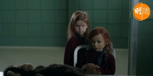 女主角安妮特大部分時間都是以人偶演出,令影片增添奇異氣氛。