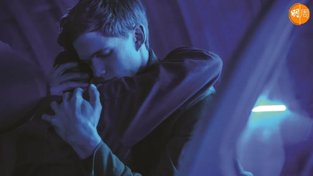 《忘不鳥》被喻為戰爭版《斷背山》。