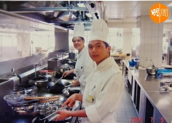 黃亞保考入中華廚藝學院，接受正式訓練圓夢做廚師。