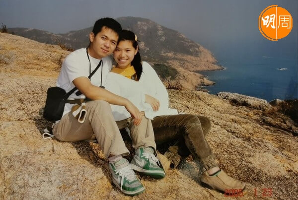 黃亞保與太太Rebecca透過ICQ認識，初戀成功建立家庭。